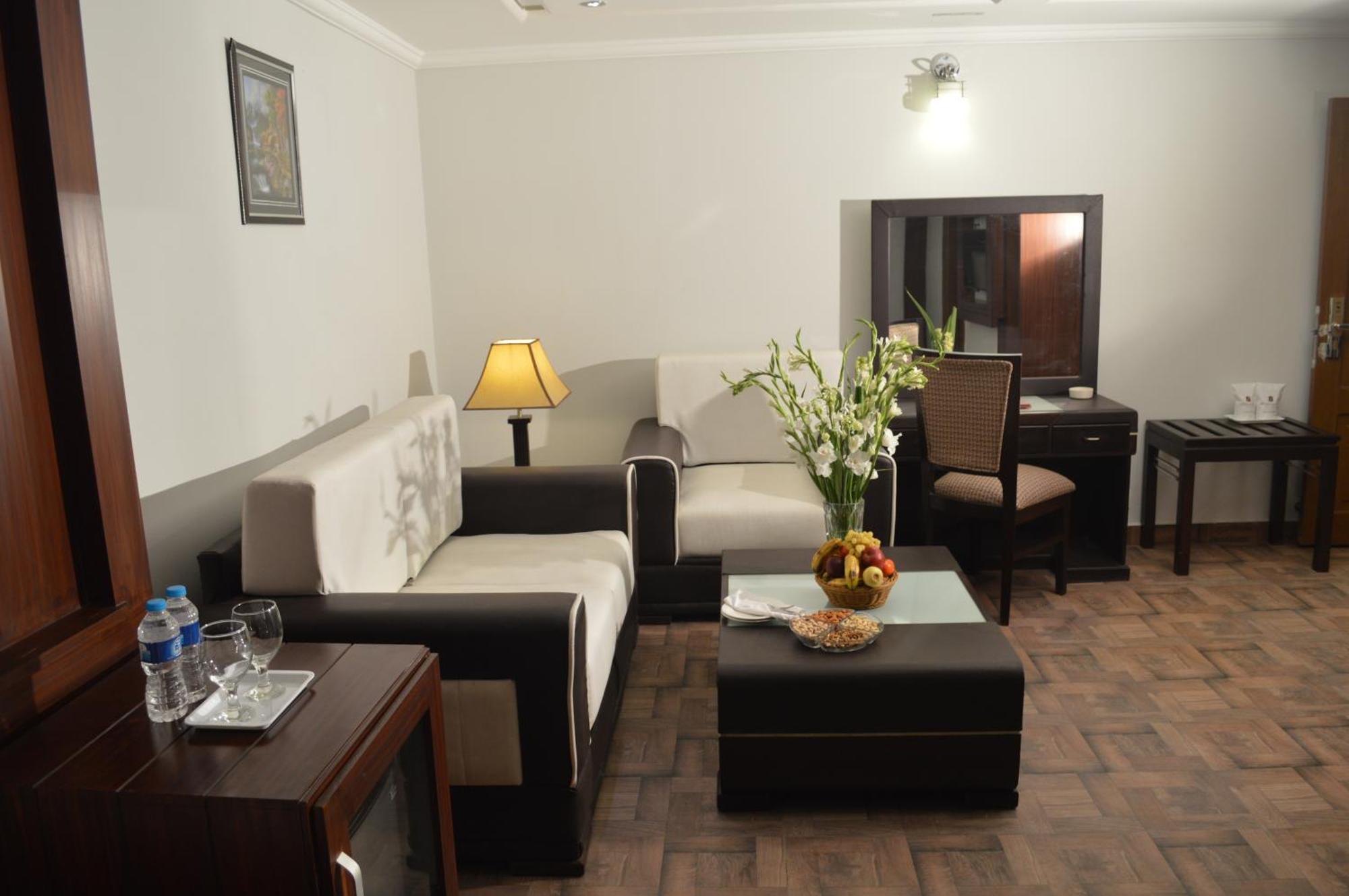 Fort Continental Hotel Pesavar Kültér fotó