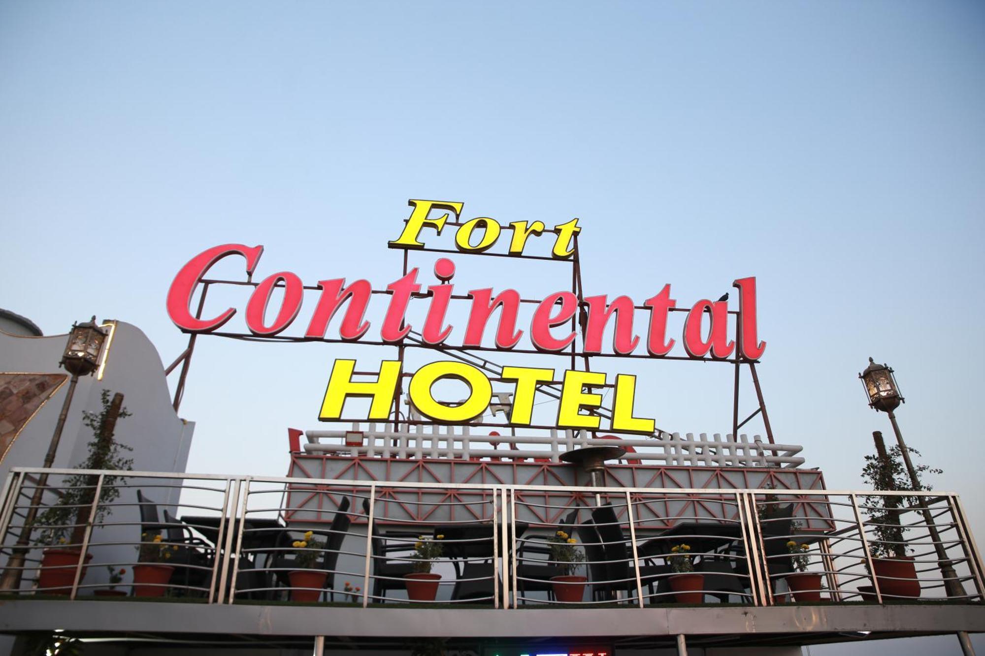 Fort Continental Hotel Pesavar Kültér fotó