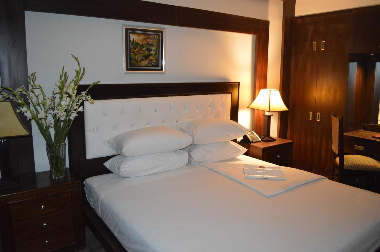 Fort Continental Hotel Pesavar Szoba fotó