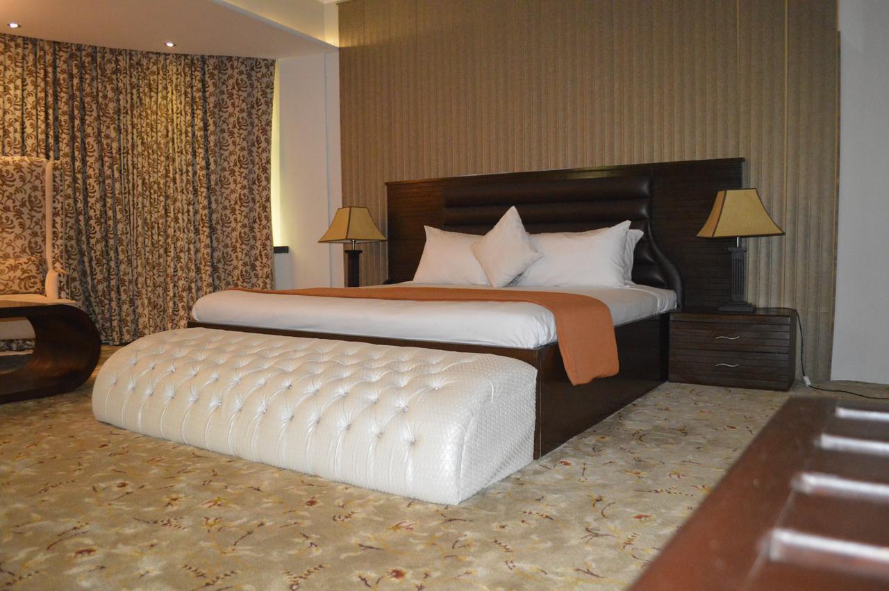 Fort Continental Hotel Pesavar Szoba fotó