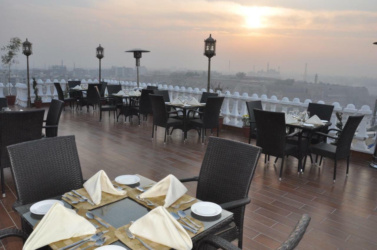 Fort Continental Hotel Pesavar Kültér fotó