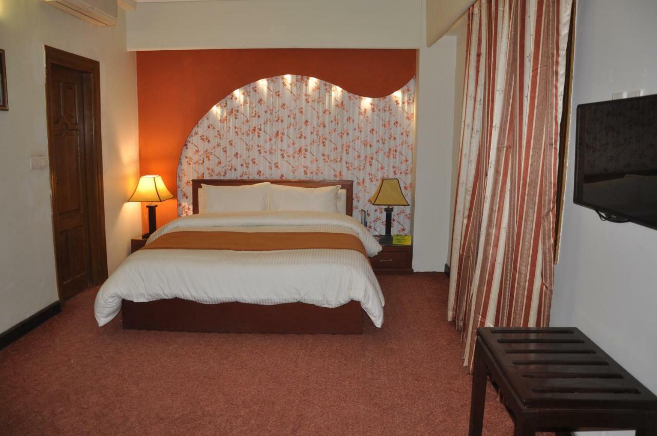 Fort Continental Hotel Pesavar Kültér fotó