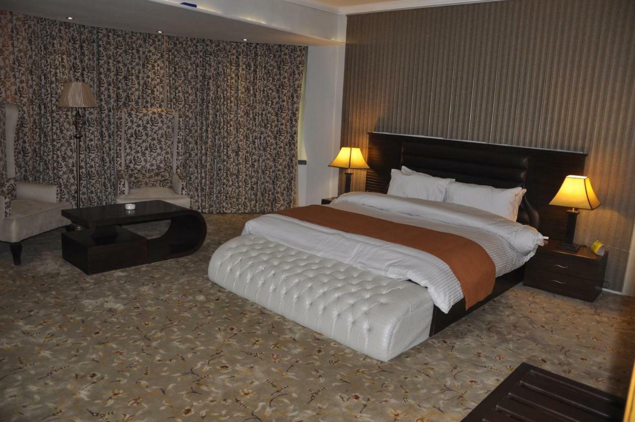 Fort Continental Hotel Pesavar Kültér fotó