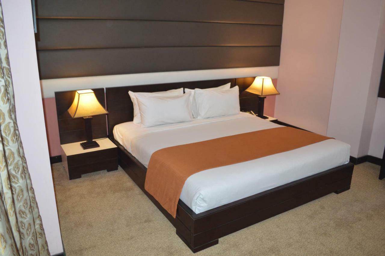 Fort Continental Hotel Pesavar Kültér fotó