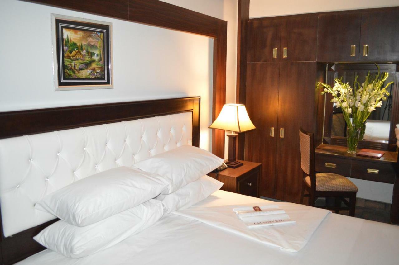 Fort Continental Hotel Pesavar Kültér fotó