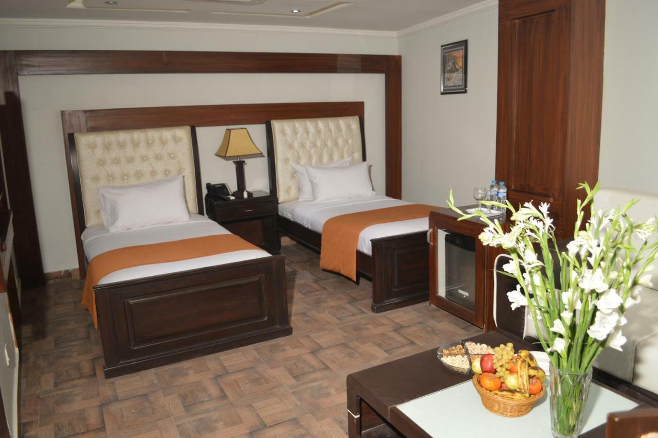 Fort Continental Hotel Pesavar Kültér fotó